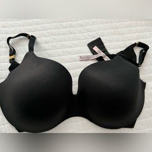Gently worn Victoria’s Secret Incredible Lined Demi Underwire Bra 36DDD, Black